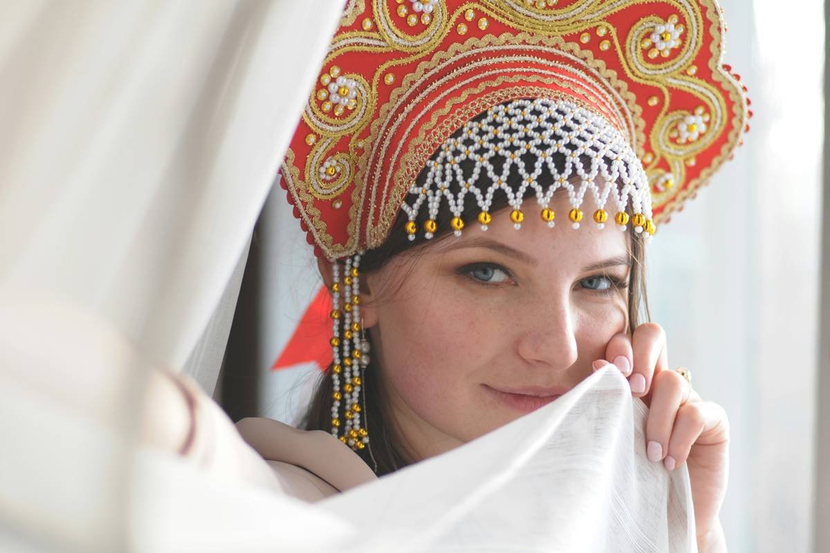 Infographic showing the cultural significance and history of ethnic headwraps