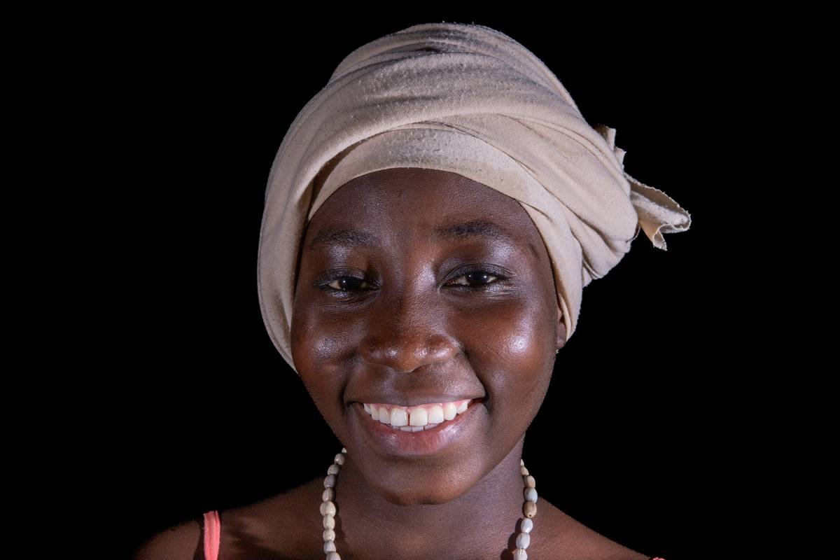 Bar chart showing 45% reduction in hair breakage with traditional hair wraps vs cotton towels in textured hair types