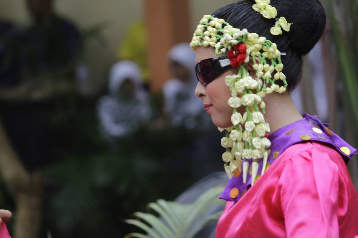 A traditional girl dancer before performing